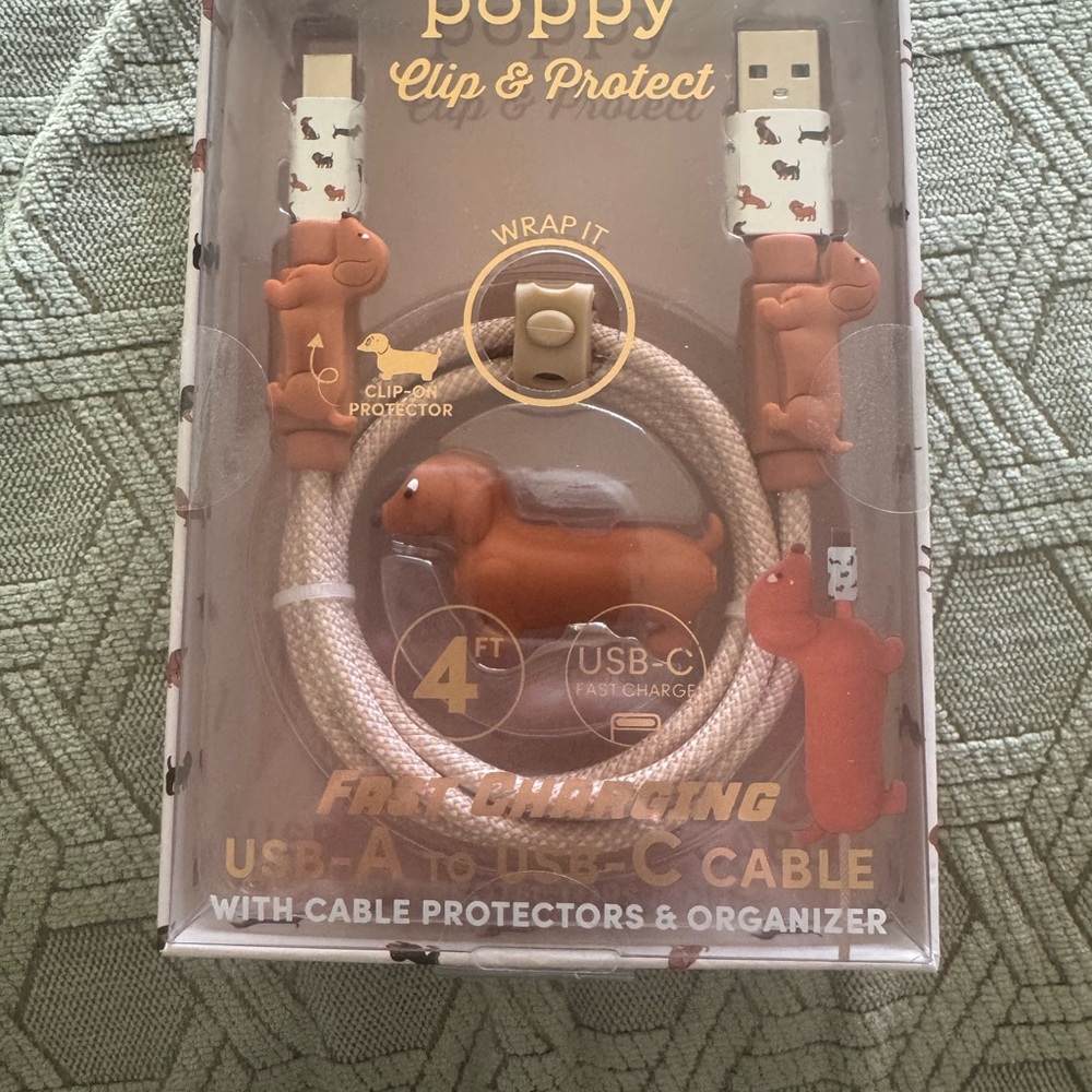 XO Poppy Clip & Protect Dachshund Fast charging USB-A to USB-C Cable, NEW
